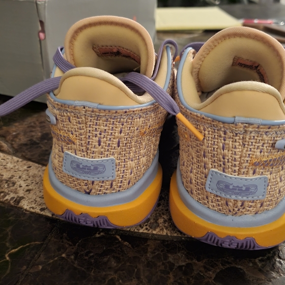  Lebron James xx Nike LeBron 20 “Celestial Gold” 5y or 6.5 adult Sneaker NWT - Picture 6 of 11